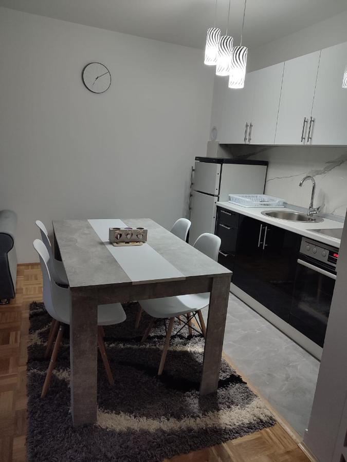 Stan Na Dan Elena Lägenhet Lukavica Exteriör bild